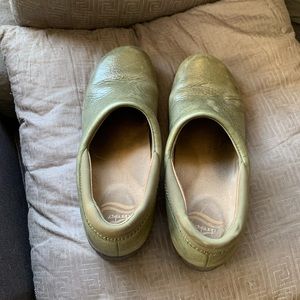 Dansko size 40 Olive Green Clogs